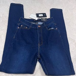 NWT Fashion Nova “Super natural high rise jeans” size 5/6